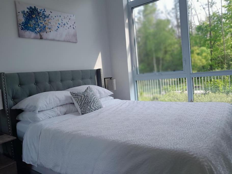 Cozy South View Suite Overlooking The Nature Trail Innisfil ภายนอก รูปภาพ